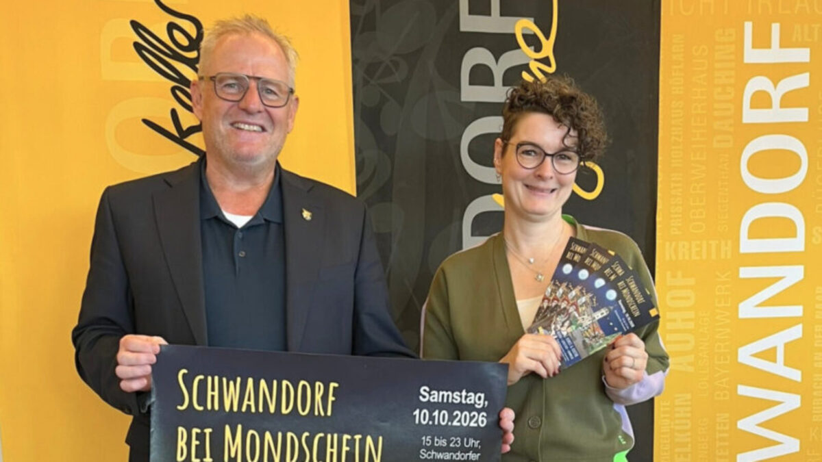 Lange Kultur und Einkaufsnacht in Schwandorf bei Mondschein
