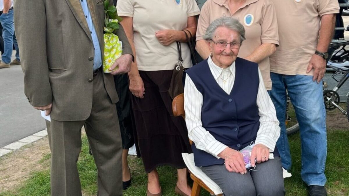 Lina Krüger feiert 100. Geburtstag mit Familie in Mantel