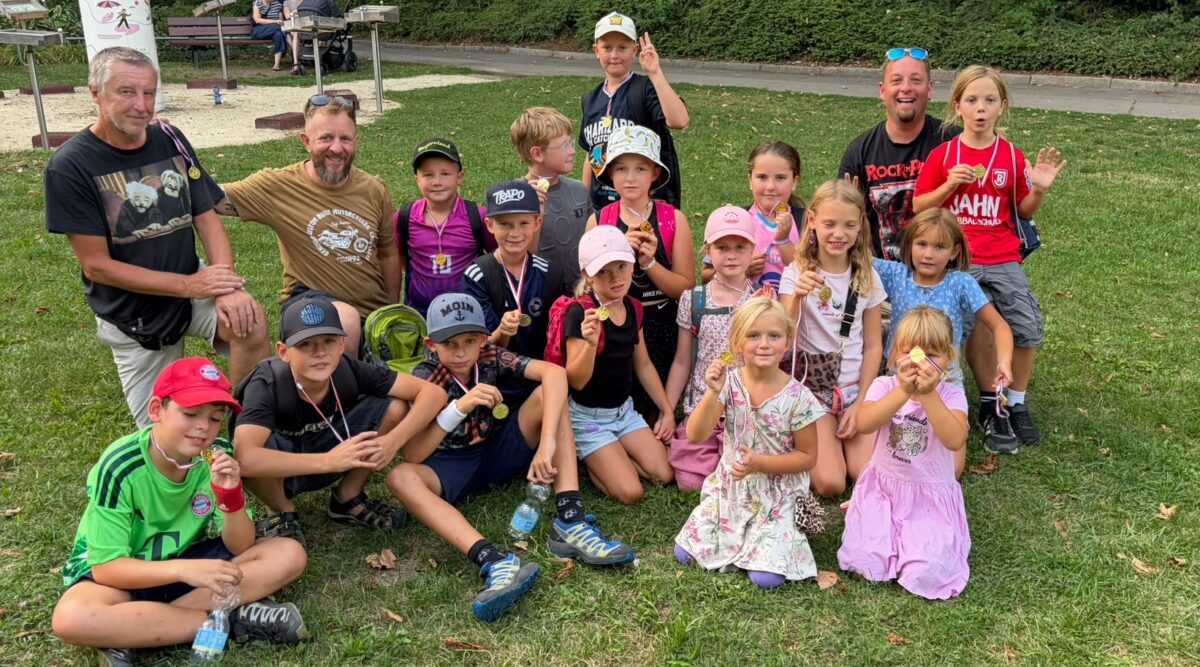 Minigolf im Ferienprogramm begeistert Kinder in Poppenricht