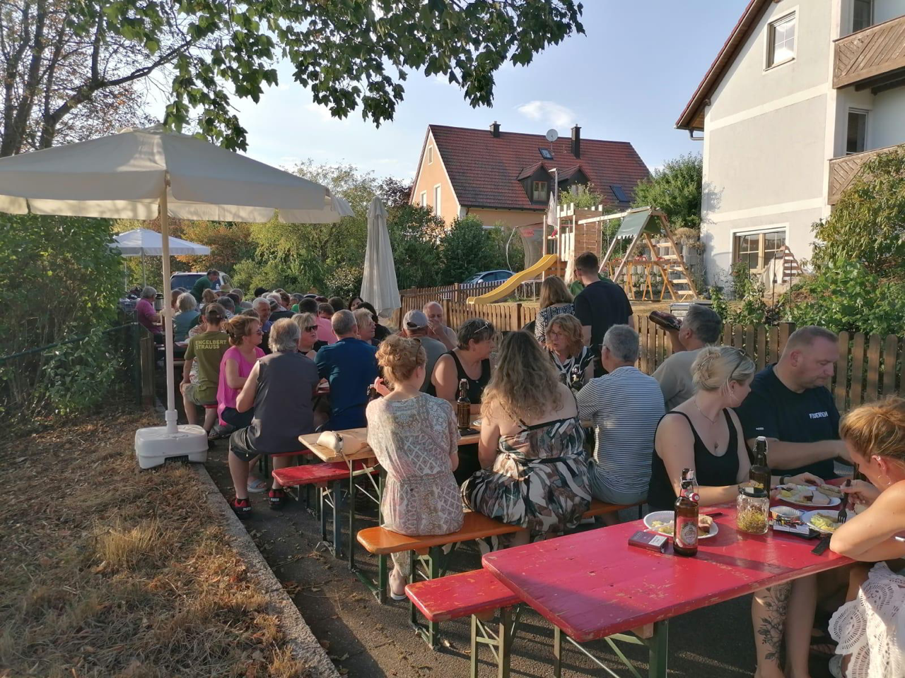 OWV weiht Ruhebank in Leuchtenberg ein