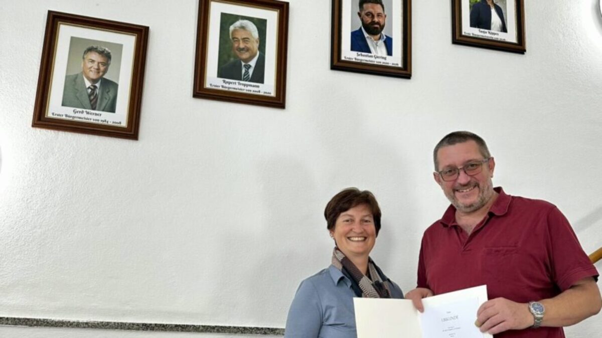 Rathausurgestein Peter Forster feiert in Neustadt 40 Dienstjahre