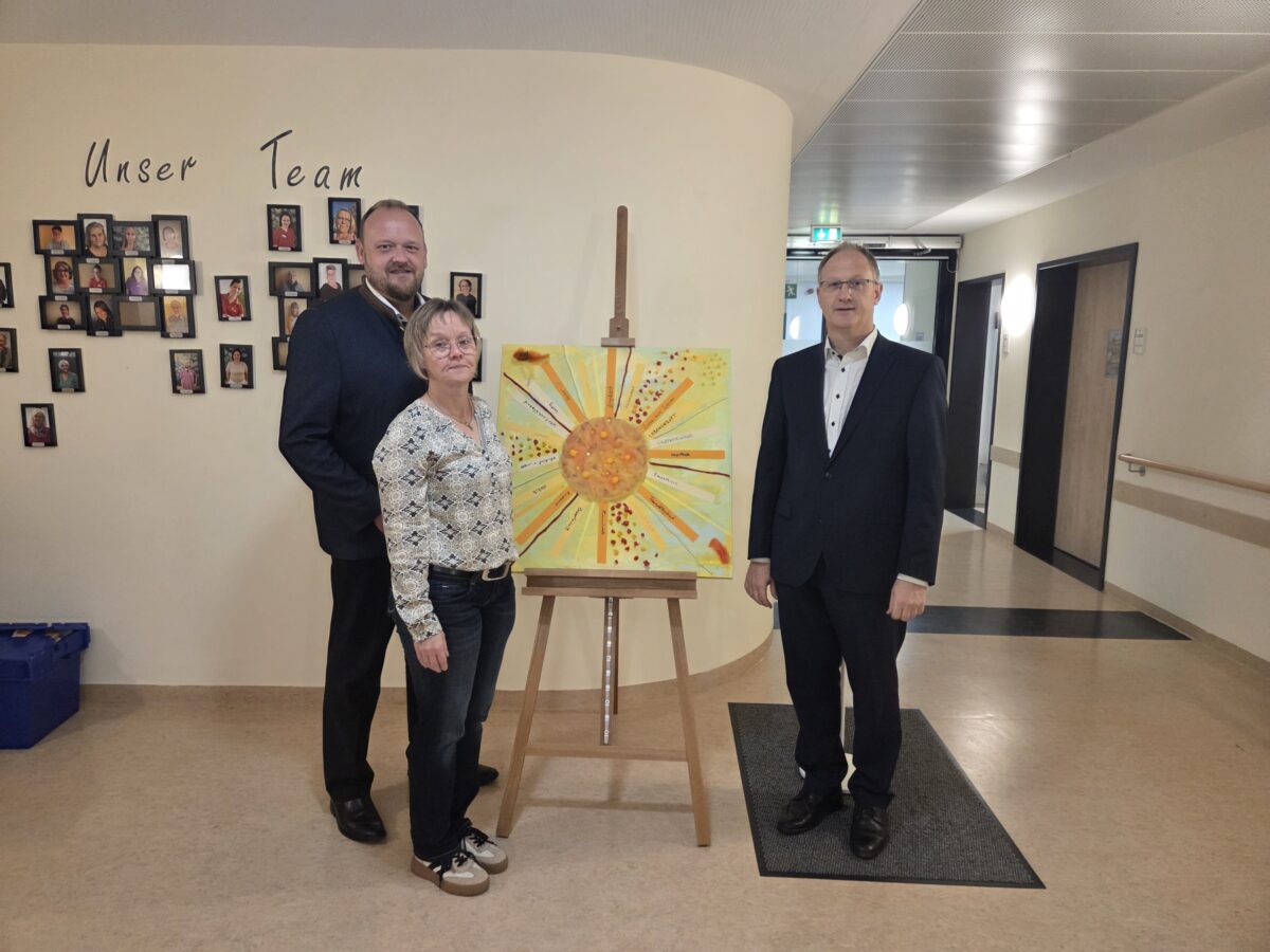 Sparkasse Nördliche Oberpfalz spendet 1.000 Euro für Kunsttherapie in Neustadt