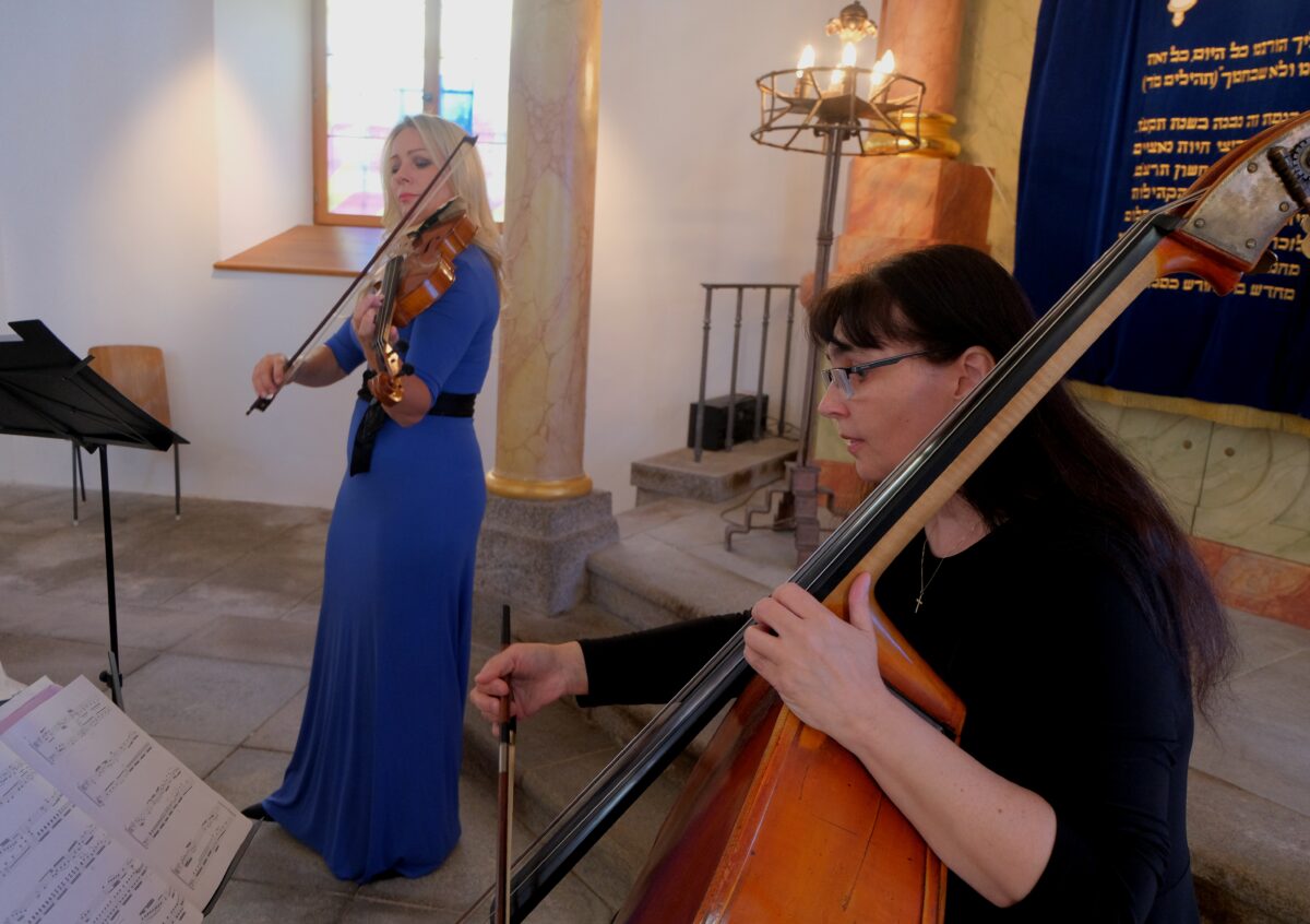Tschechische Künstler begeistern in der Synagoge von Floß