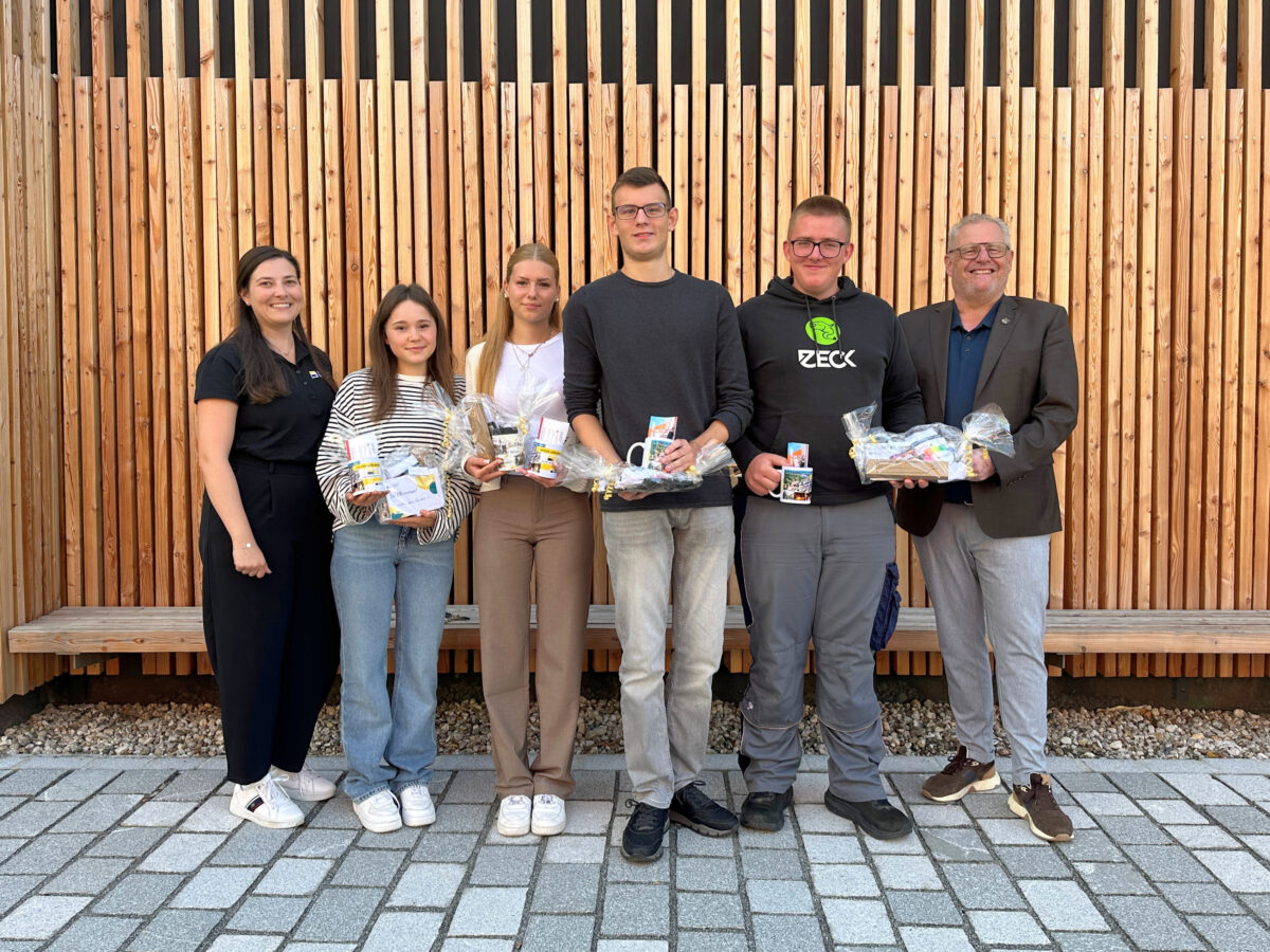 Vier neue Auszubildende starten bei der Stadt Schwandorf