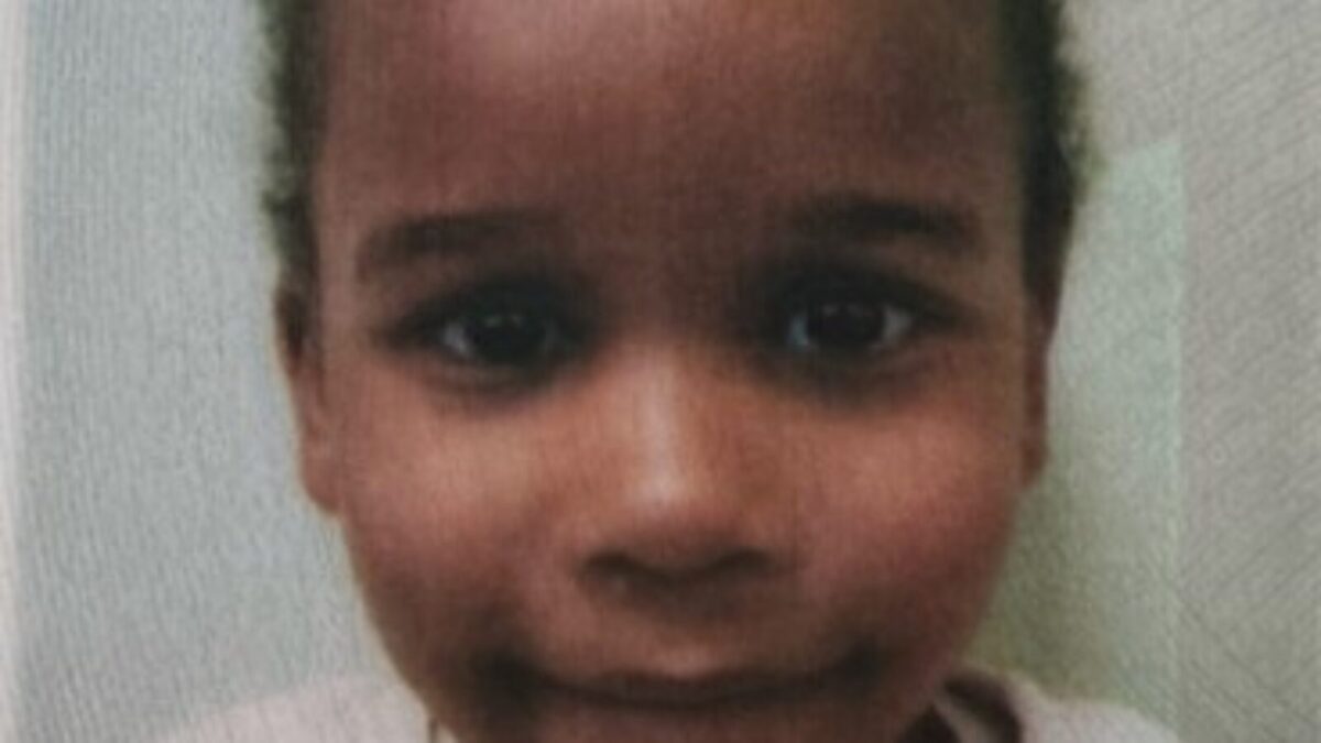 Vermisste Kleinkinder und Pflegemutter werden in Weiden gesucht