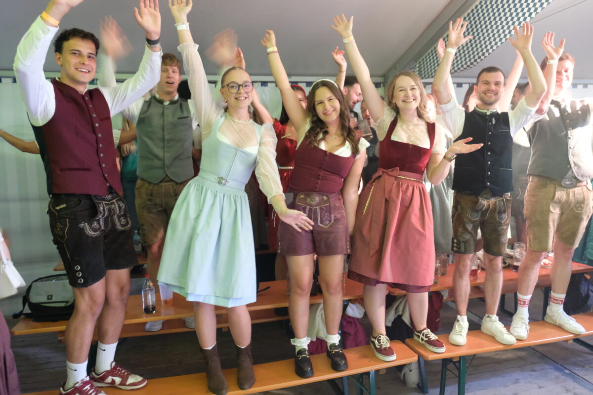 Gstanzl und Partynacht begeistern Kirwa-Publikum in Speinshart