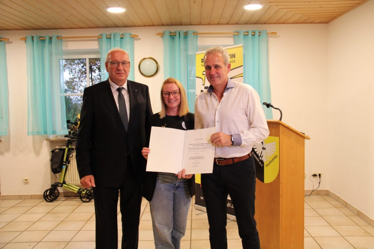 Bezirk Oberpfalz verleiht Inklusionspreis an DJK Neustadt und Team Bananenflanke Nordoberpfalz