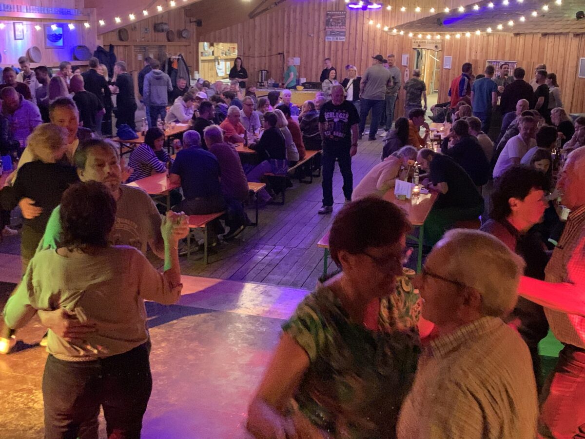 Traditionelle Zwickl- und SOS-Party in Wurz