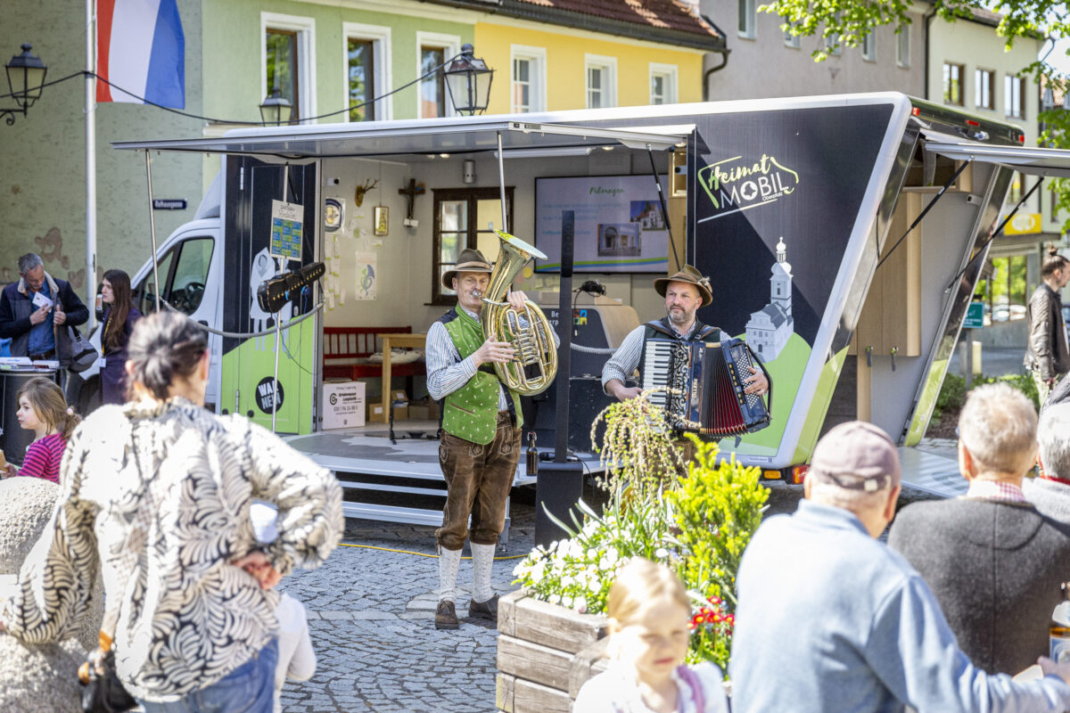 „…nei mou mer sei“: 9. Zwiefachentag in Moosbach