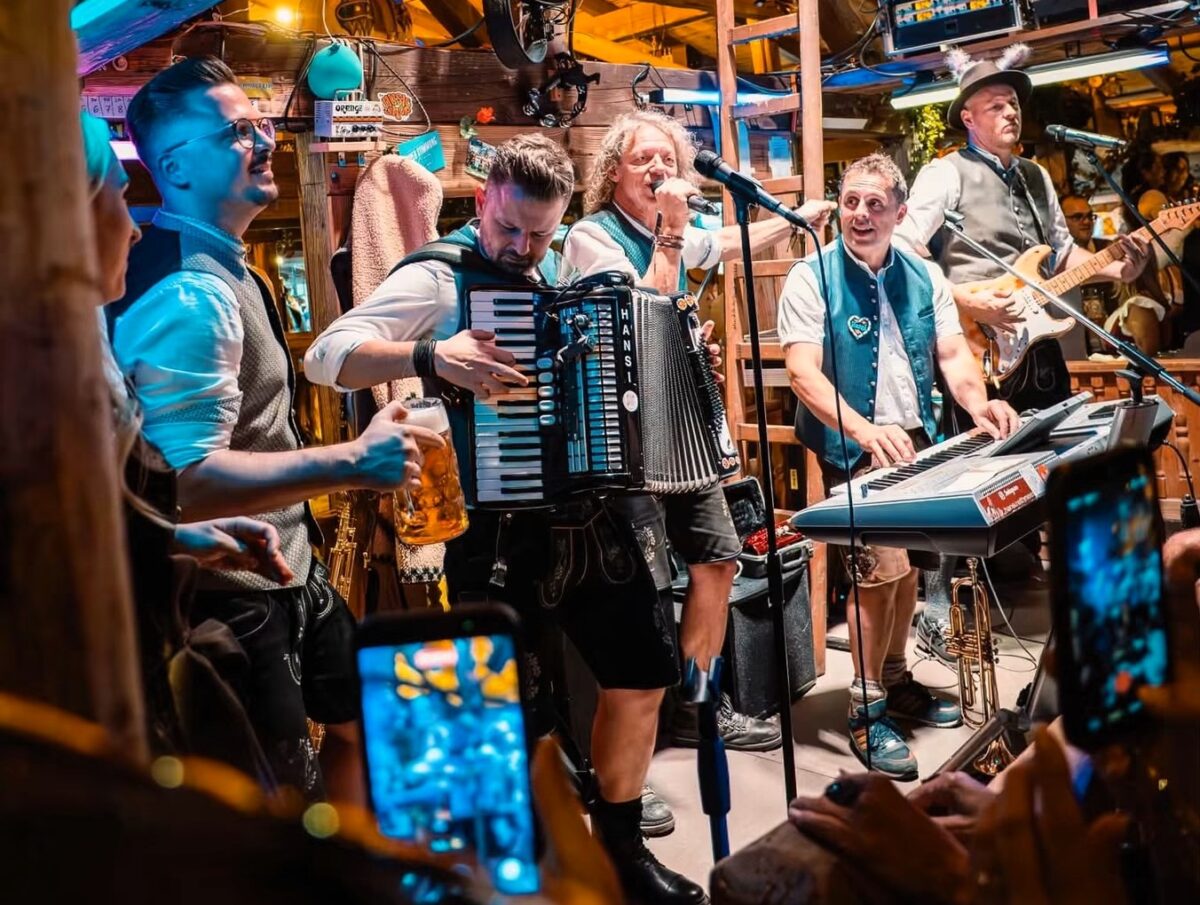Die "Troglauer" erobern mit ihrem Song „Bierzelt Legende“ die Wiesn