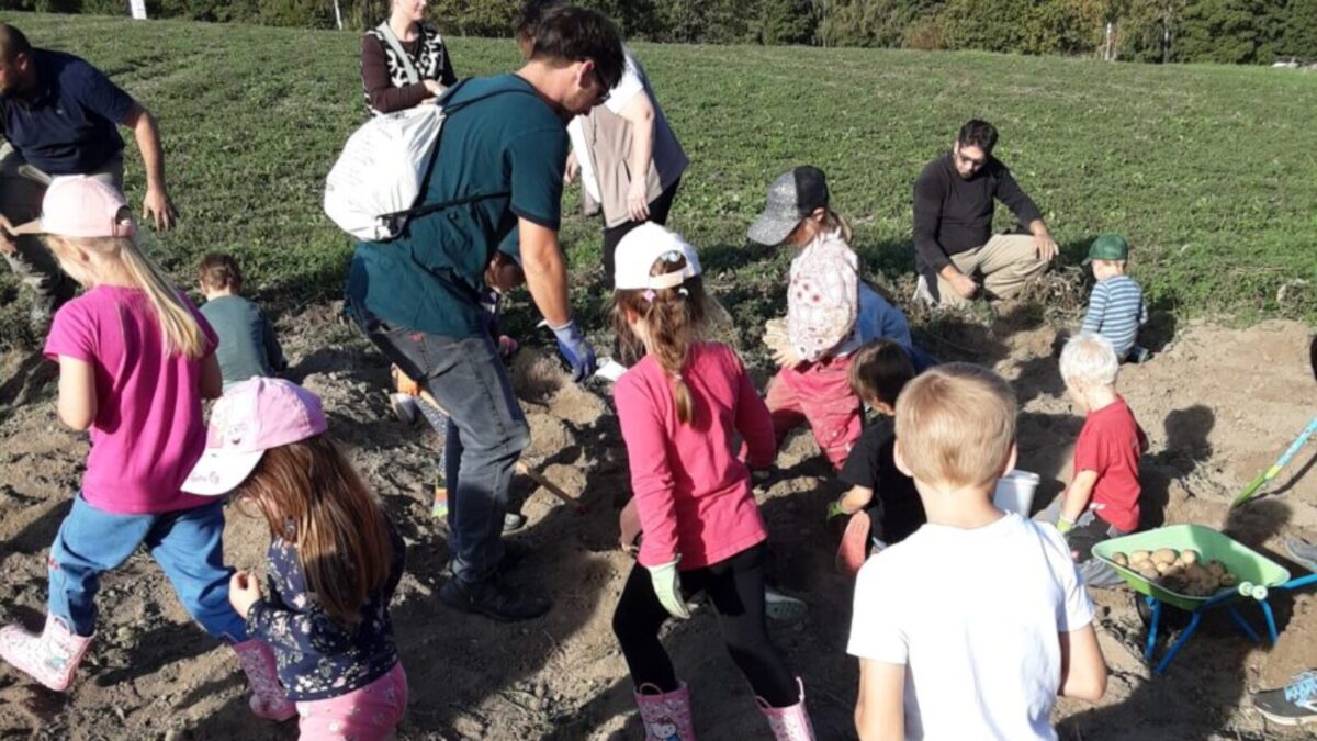 Erntefreude beim Kartoffelfest der Waldwichtel in Waldsassen