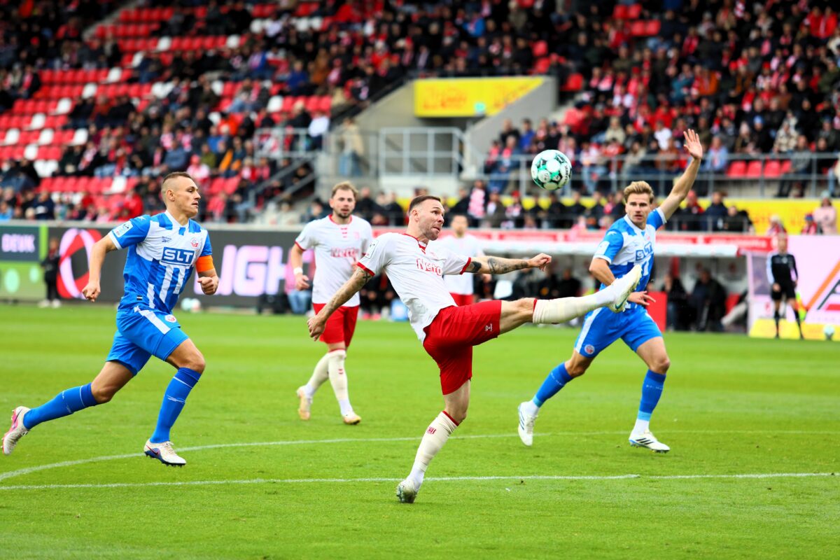 Jahn Regensburg dreht Partie gegen Rostock und feiert wichtigen Heimsieg