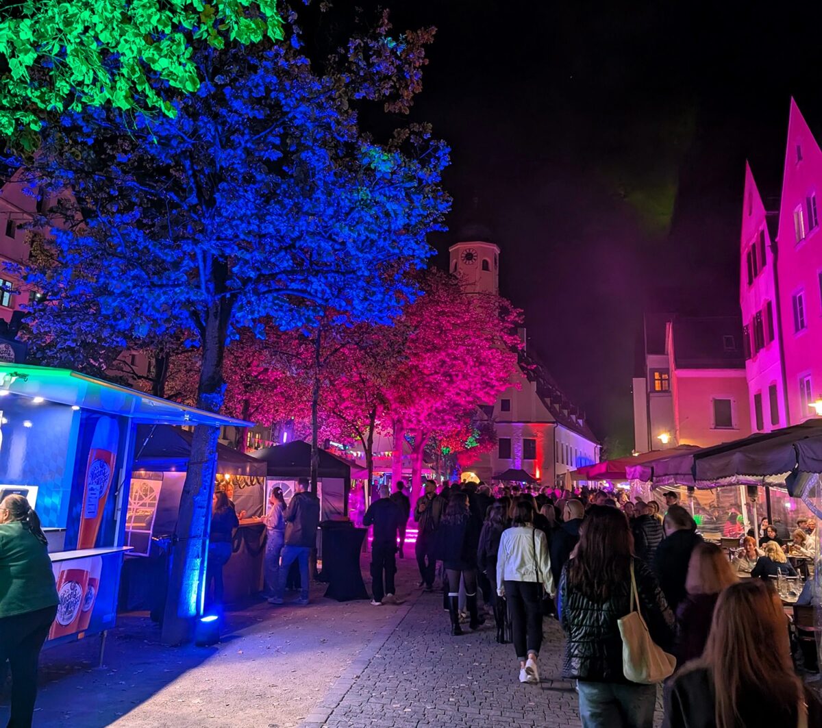 Bunte Lichter, Musik und Genuss: Weidens Altstadt feiert