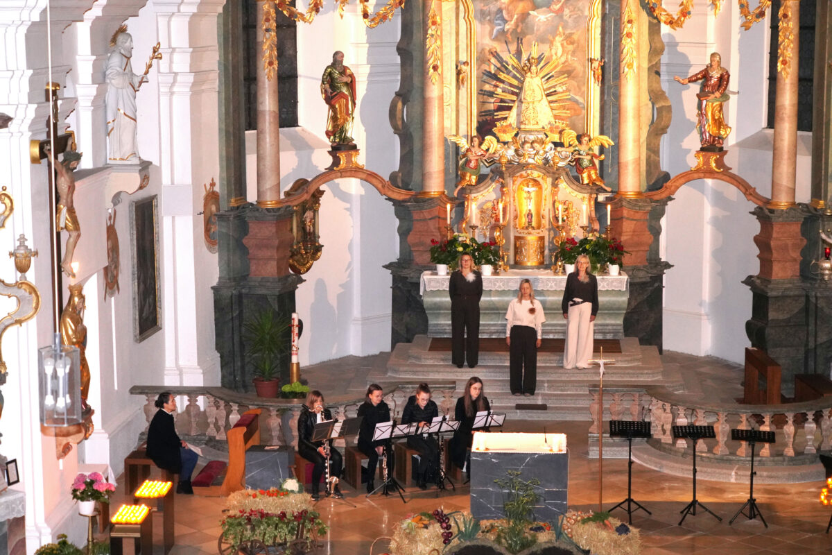 LANDkultur mit stimmungsvollem Marienlob an höchster Stelle