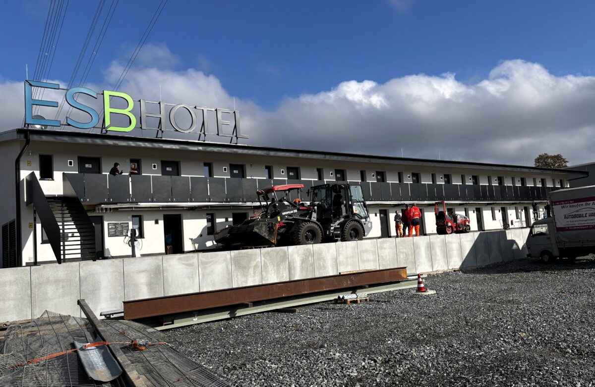 Hotel und Schlafcontainer: Neue Übernachtungsangebote an der A93