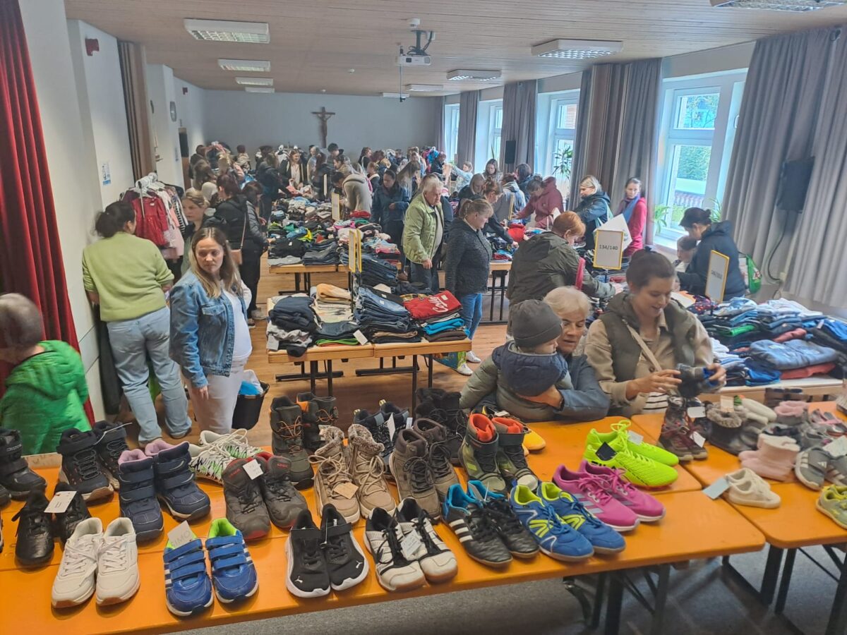 Großer Andrang beim AWO-Babybasar in Flossenbürg