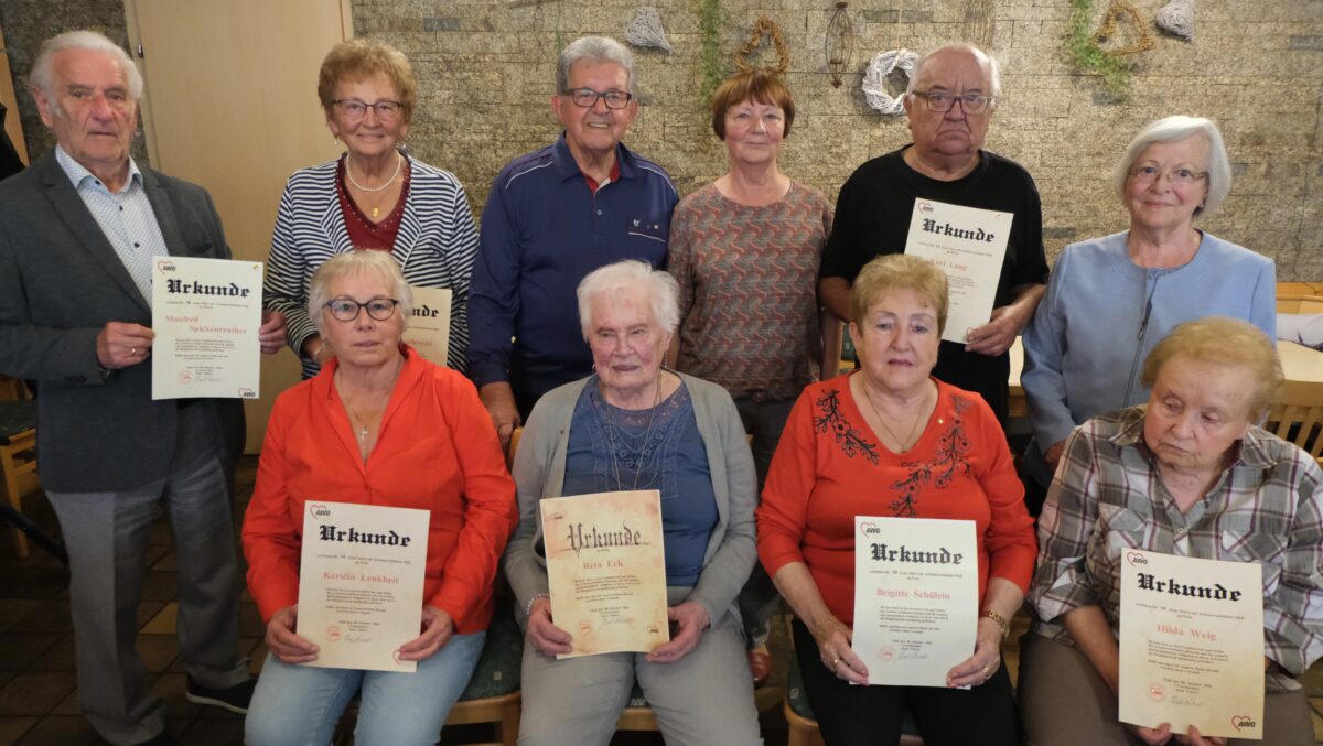AWO-Ortsverein ehrt langjährige Mitglieder in Floß