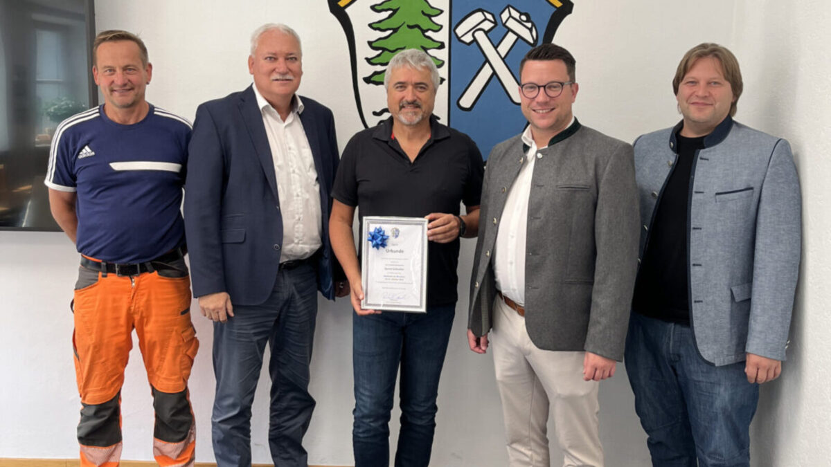 Bernd Schindler geehrt für 40 Jahre Dienst in Maxhütte-Haidhof