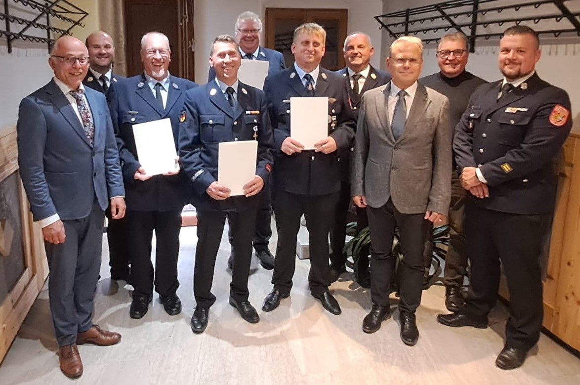 Ehrenabend der Feuerwehren: Stadt Windischeschenbach würdigt jahrzehntelanges Engagement