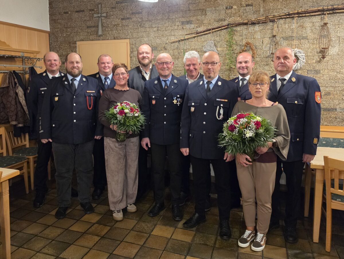 Freiwillige Feuerwehr Floß: Jahrzehntelanger Einsatz am Ehrenabend gewürdigt