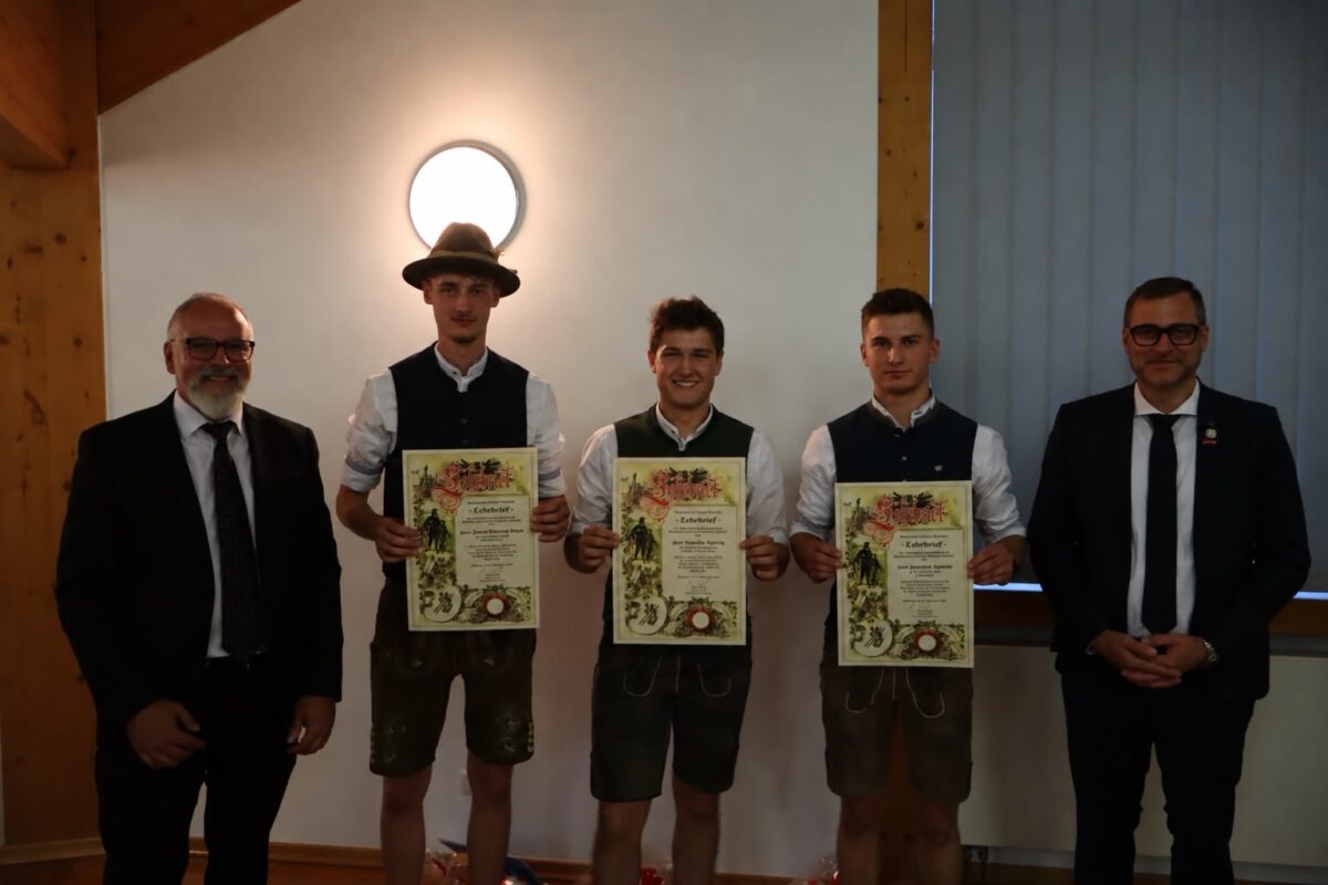 Freisprechung in Mühlbach feiert 26 neue Kaminkehrerinnen und Kaminkehrer