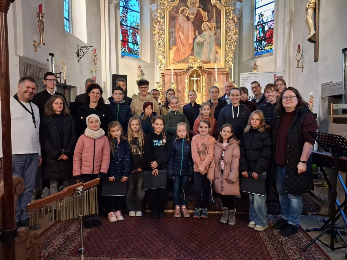 Kinderchor und MUT begeistern in Weiden für die OASE