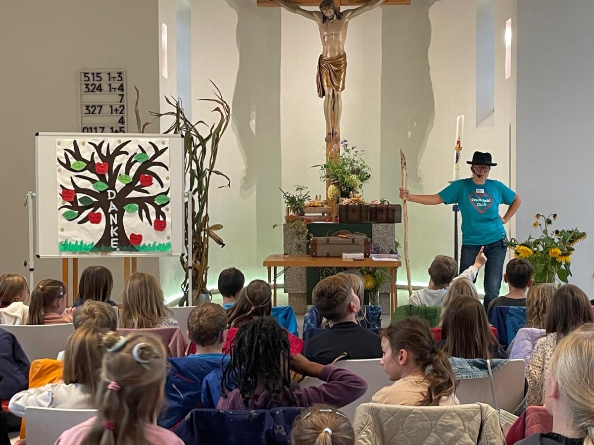 Kinderfrühstück in der renovierten Erlöserkirche begeistert 70 Kinder