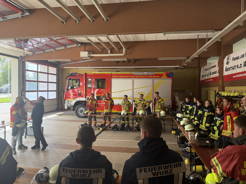 Lehrgang in Neustadt erfolgreich mit 18 neuen Atemschutzgeräteträgern