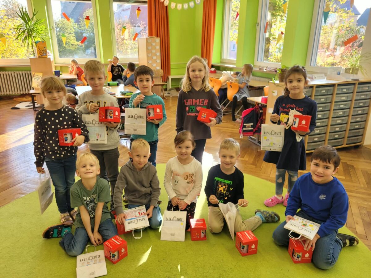 Lesetüten und Tassen für Schulanfänger in Erbendorf