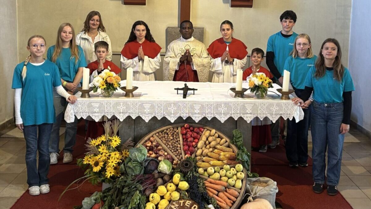Ministranten gestalten Erntedankmesse in Immenreuth