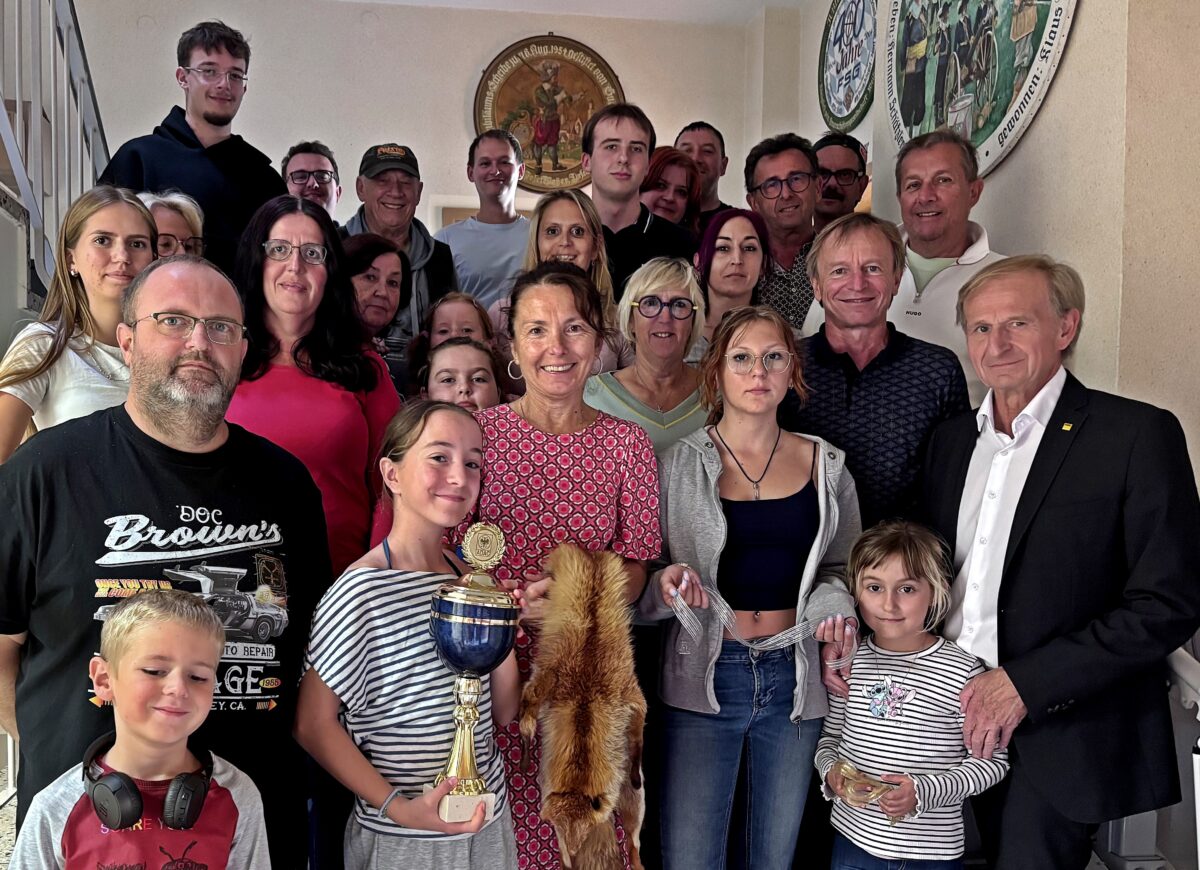 Monika Bär triumphiert bei ADAC-Fuchssuchfahrt in Weiden
