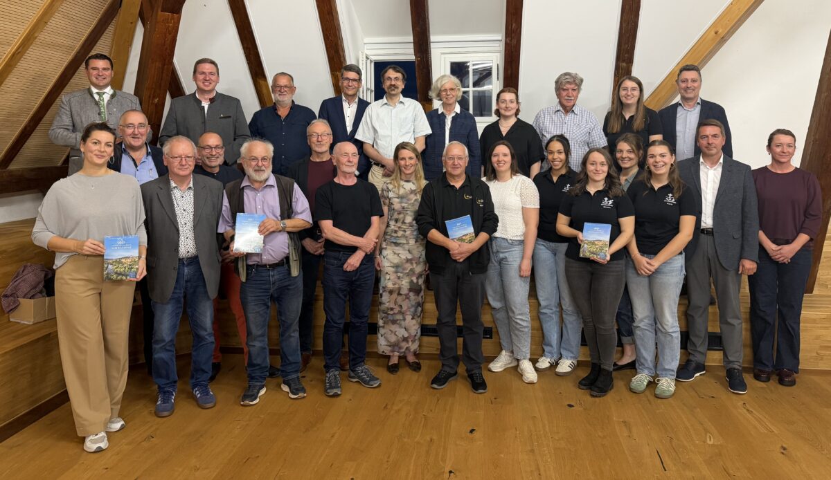 Neuer Jahresband für den Landkreis Schwandorf in Nittenau vorgestellt
