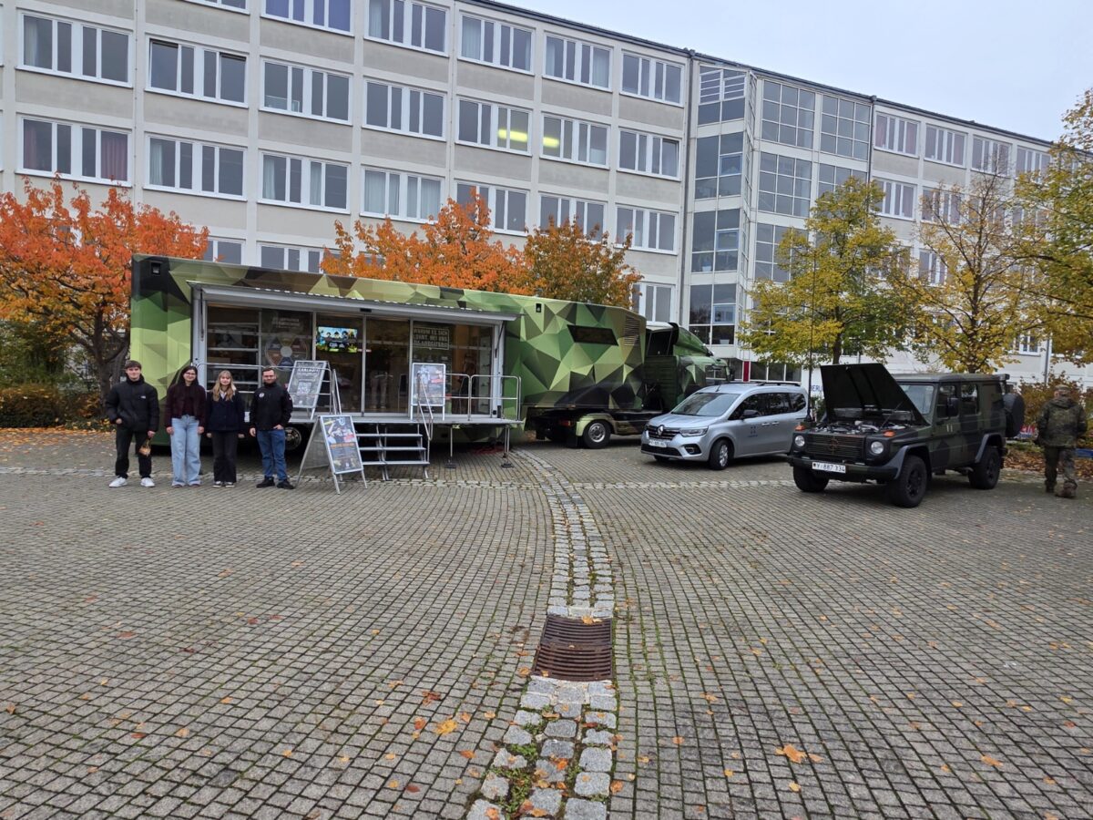 Politische Bildung im Fokus bei Bundeswehrwoche am BSZ Weiden