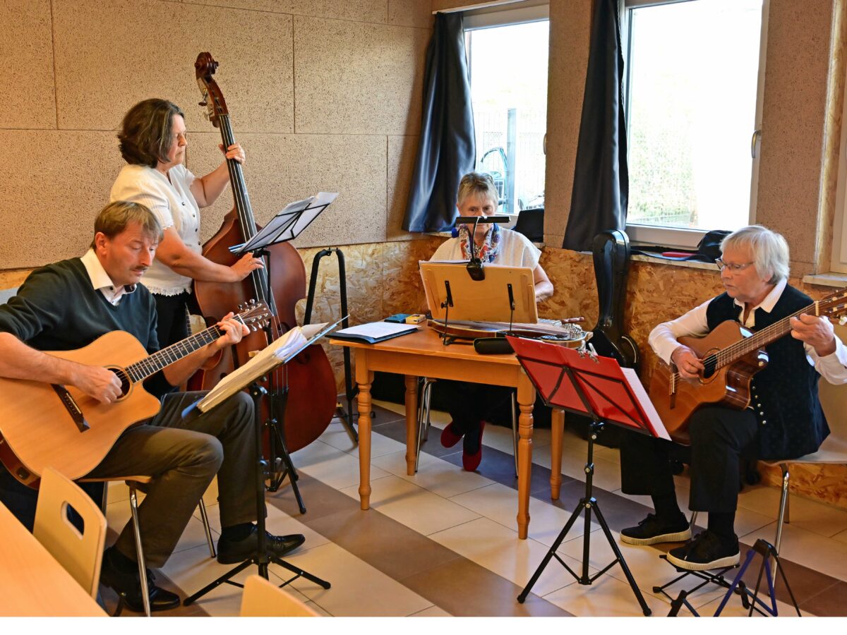 Premiere der musikalischen Sitzweil begeistert Besucher in Oberviechtach