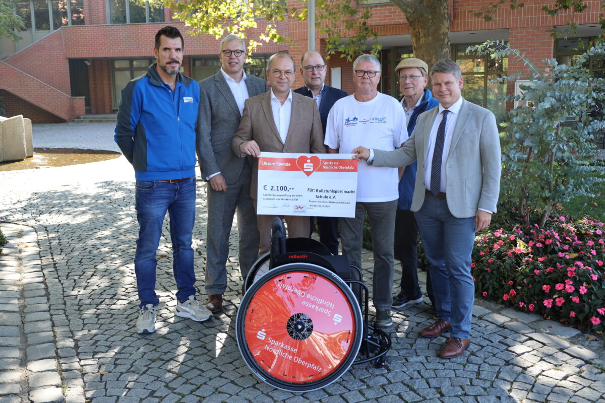 Spende über 2.100 Euro stärkt Rollstuhlsport an Schulen in Weiden