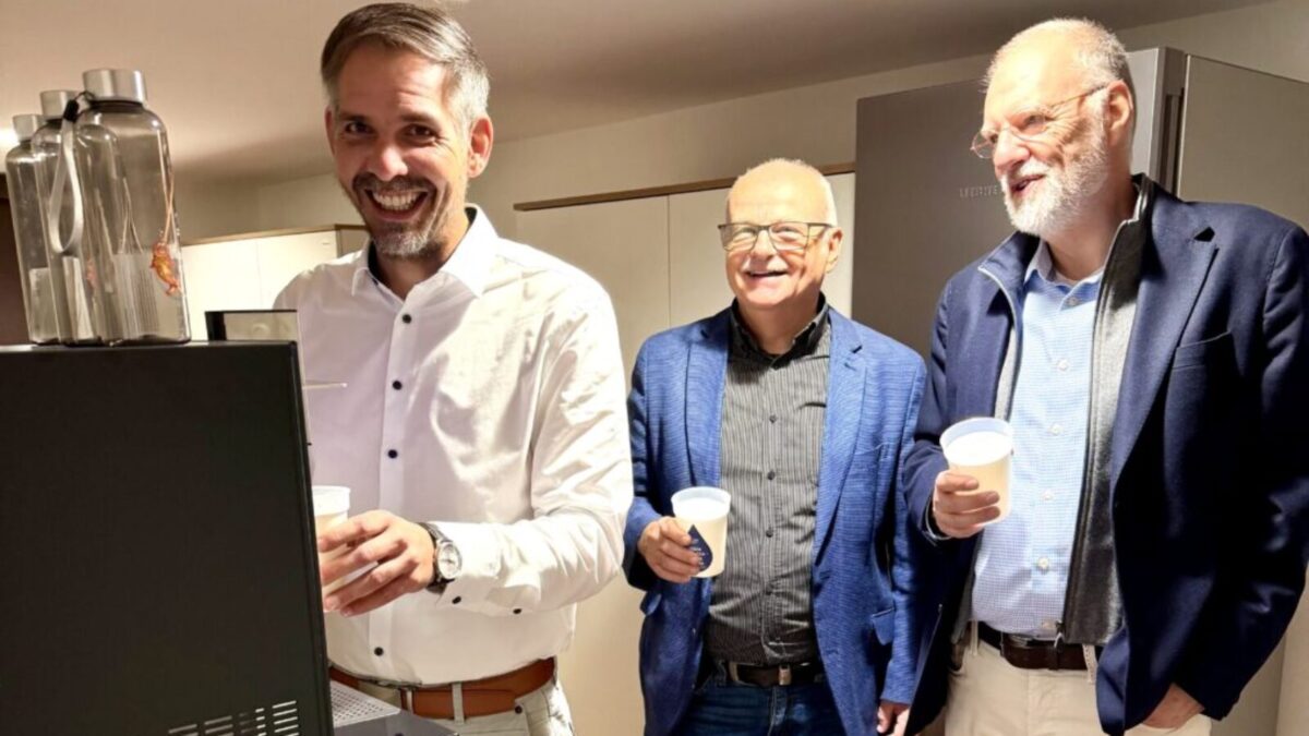 Stadtwerke finanzieren Trinkwasserspender fürs Rathaus in Amberg
