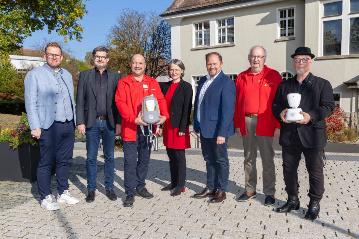Vereine finanzieren vier Lern-Avatare für Schulen in Tirschenreuth