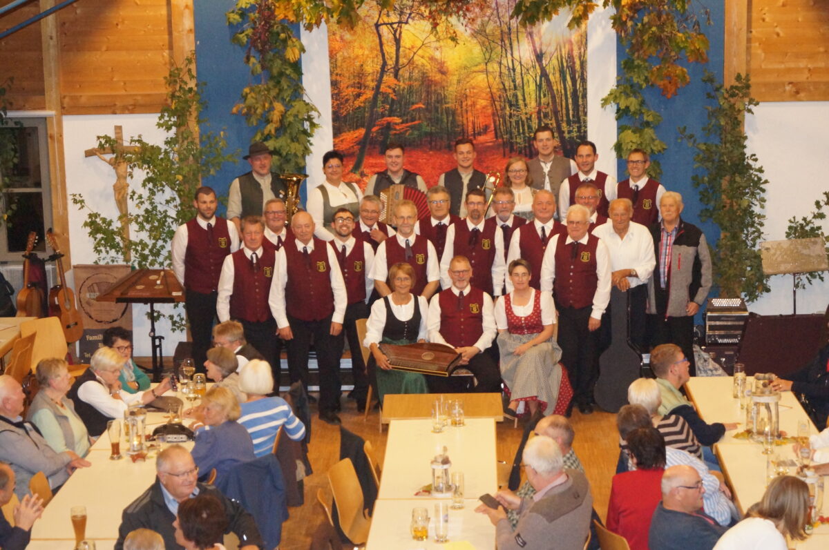 Zünftige Herbstsitzweil im Dorfheim begeistert Weihern