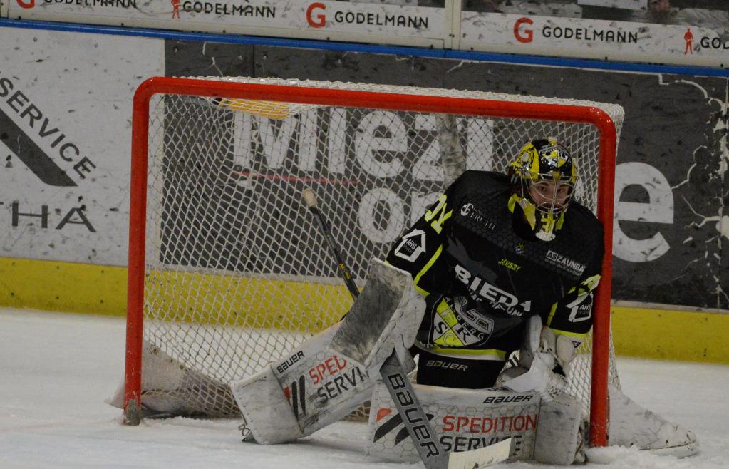 Goalie Timon Bätge überragt bei Ambergs Auswärtssieg in Waldkraiburg