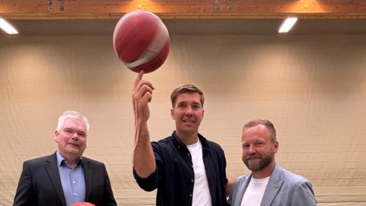 Basketball-Legende Hamann besucht Schulen in Amberg und Sulzbach-Rosenberg