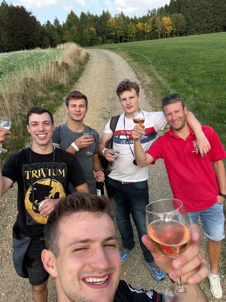 Waldthurner Bayern Fans mit 1. Waldthurner Weinwanderung