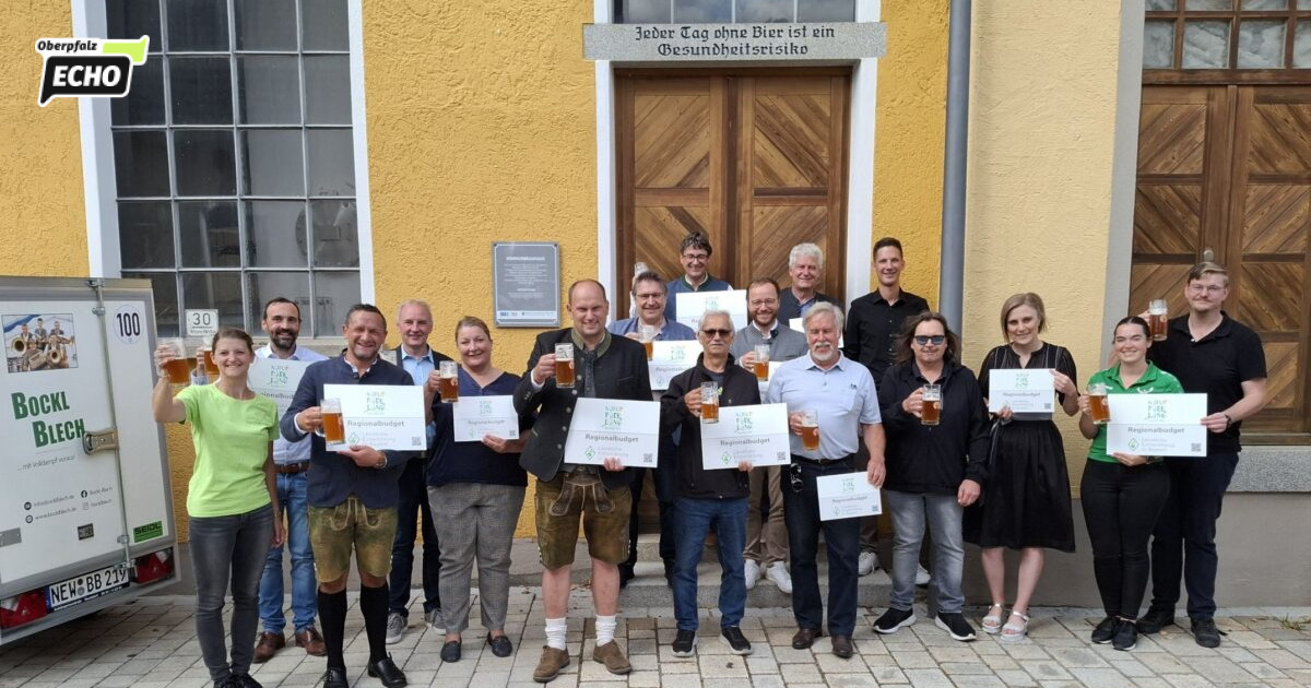 ILE Naturparkland presents funding plaques in Eslarn for 17 small projects