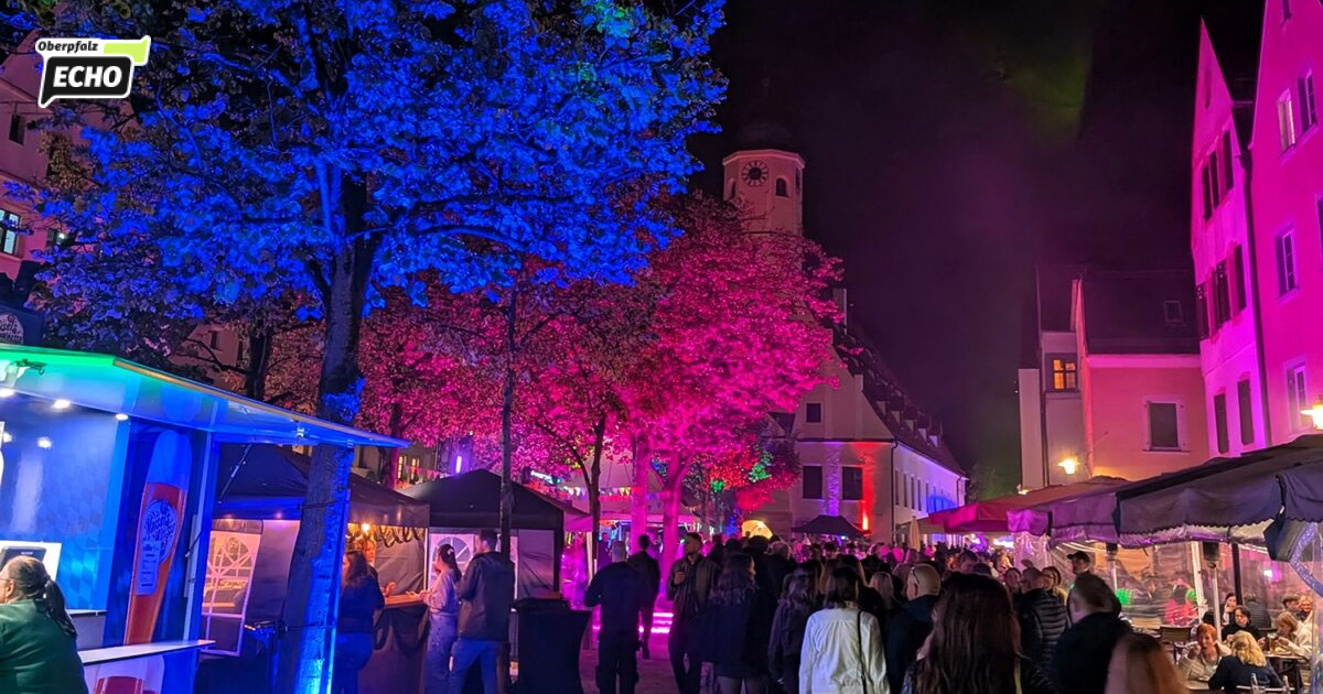 Bunte Lichter, Musik und Genuss: Weidens Altstadt feiert