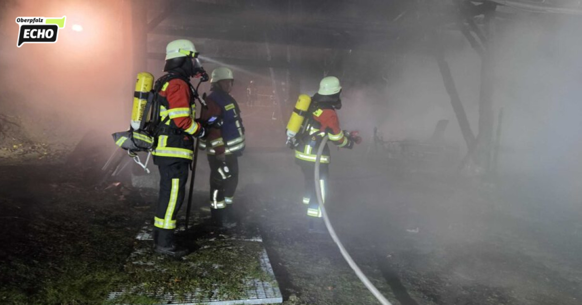 Großbrand zerstört Scheune in Kaimling