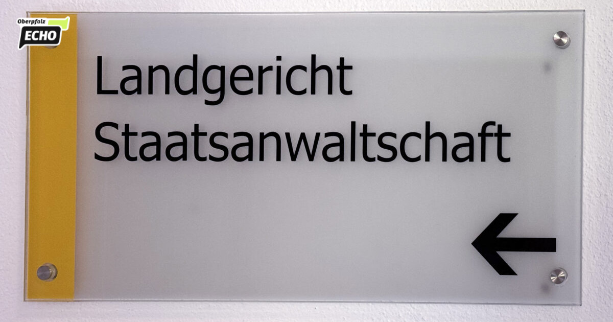 Zwei Jungen jahrelang gequält? Mutter und Stiefvater vor dem Landgericht Regensburg