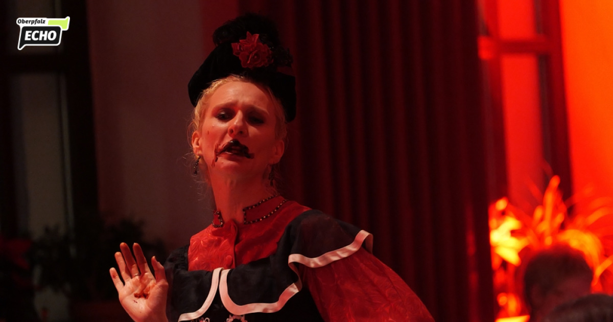 Blood Countess thrills Oberviechtach - Mayor dies at murder mystery dinner